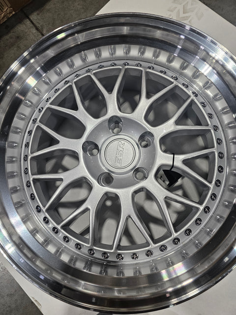 ESR Wheels SR01 Hypersilver w/Machined Lip 18x9.5 | 5x114.3 (89551422 SR01HS-ML) - Return