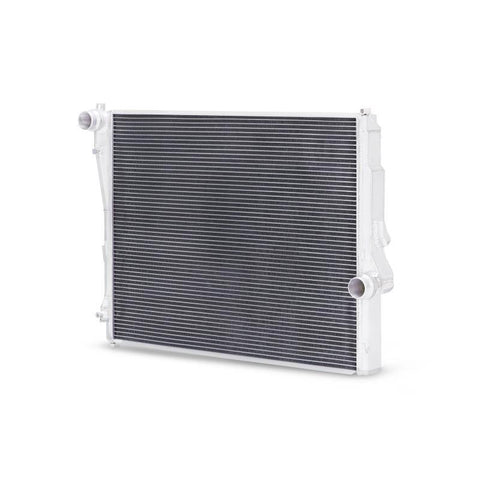 Mishimoto Performance Radiator | 1999-2006 BMW E46 Non-M (MMRAD-E46-323)